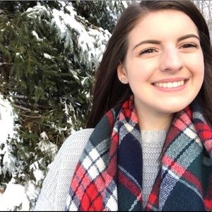 Meet your Posher, Alyson